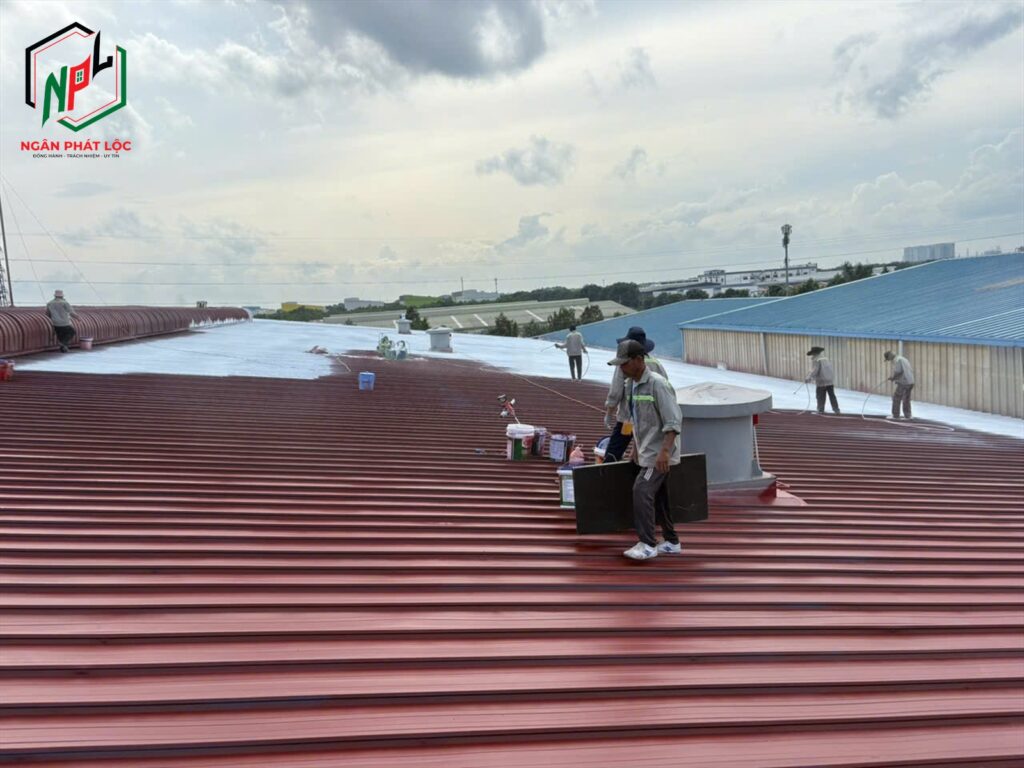 vật liệu chống thấm gốc Acrylic 1 thành phần đàn hồi kháng tia UV và thời tiết cho tường ngoài trời