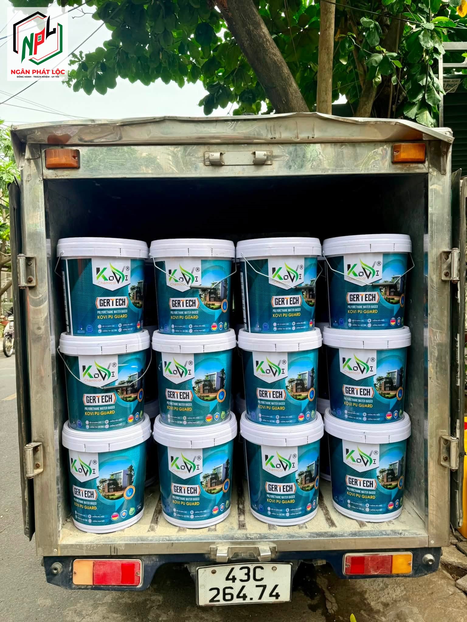 xe tải giao hàng vật liệu chống thấm đà nẵng biển kiểm soát 43c giao tận công trình